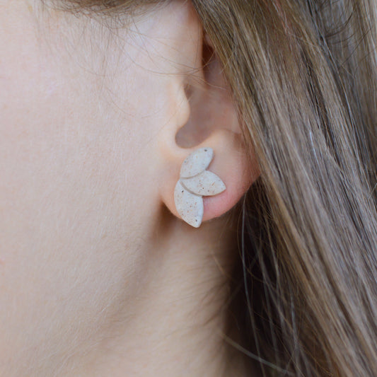Ohrstecker Lotus beige