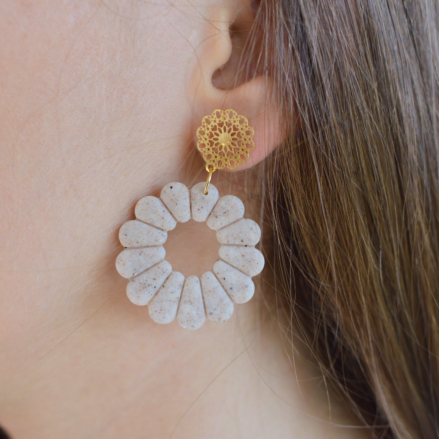 Ohrringe Floral beige