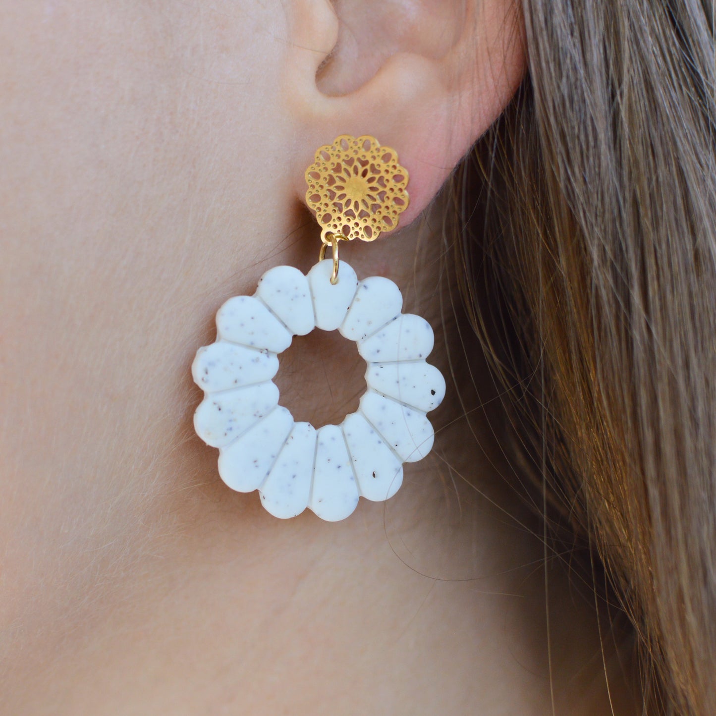 Ohrringe Floral weiß