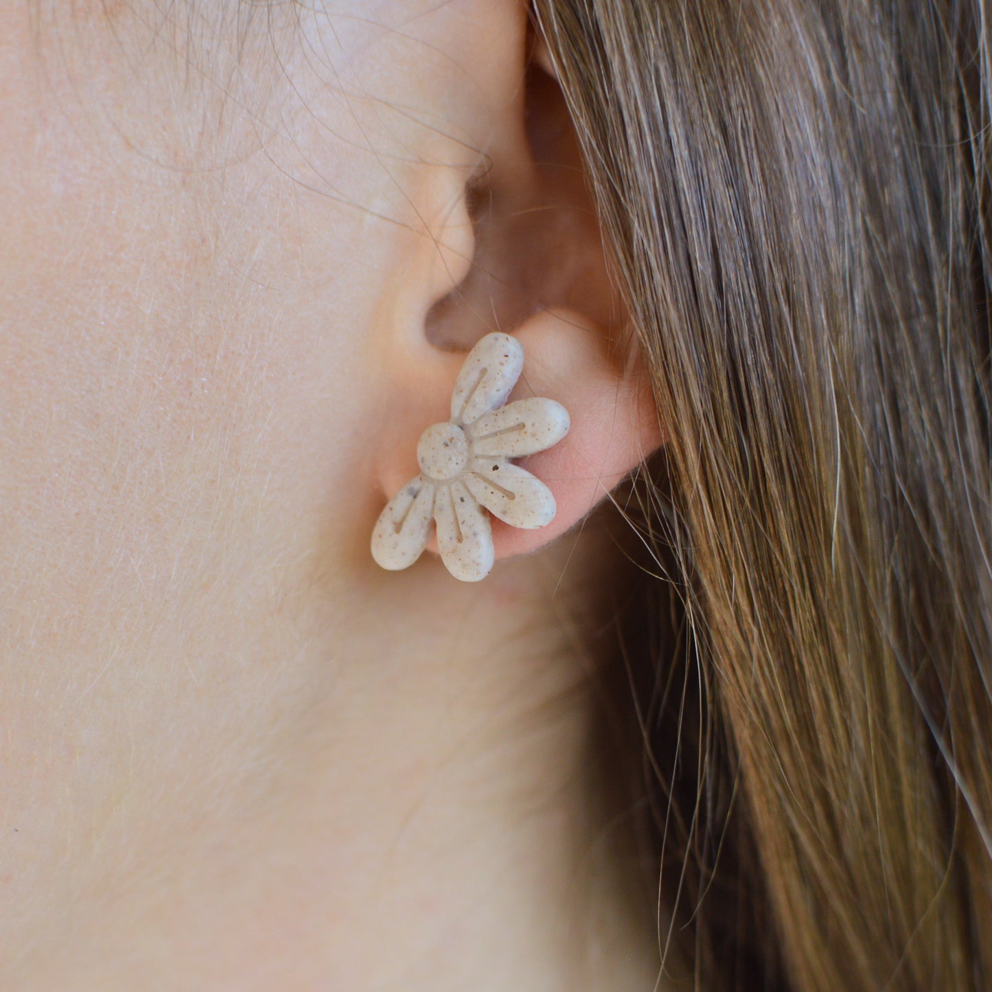 Ohrstecker Daisy beige