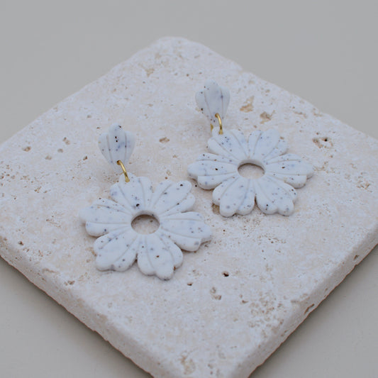 Ohrringe Floral weiß